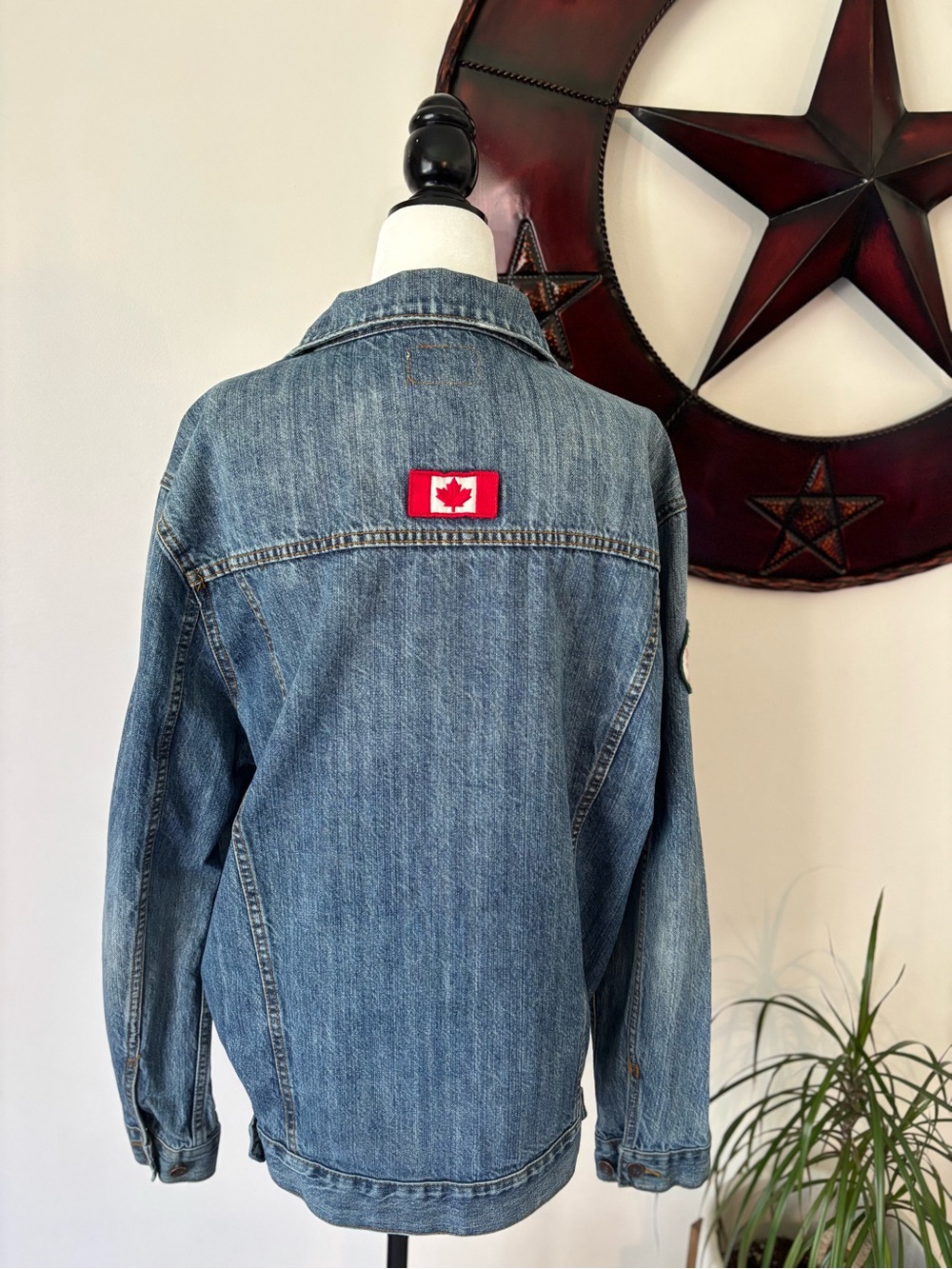 Hudson Bay Co. 2012 CollectableVintage Olympic Denim Jacket/ Canadian Patches
Lg - Picture 8 of 10